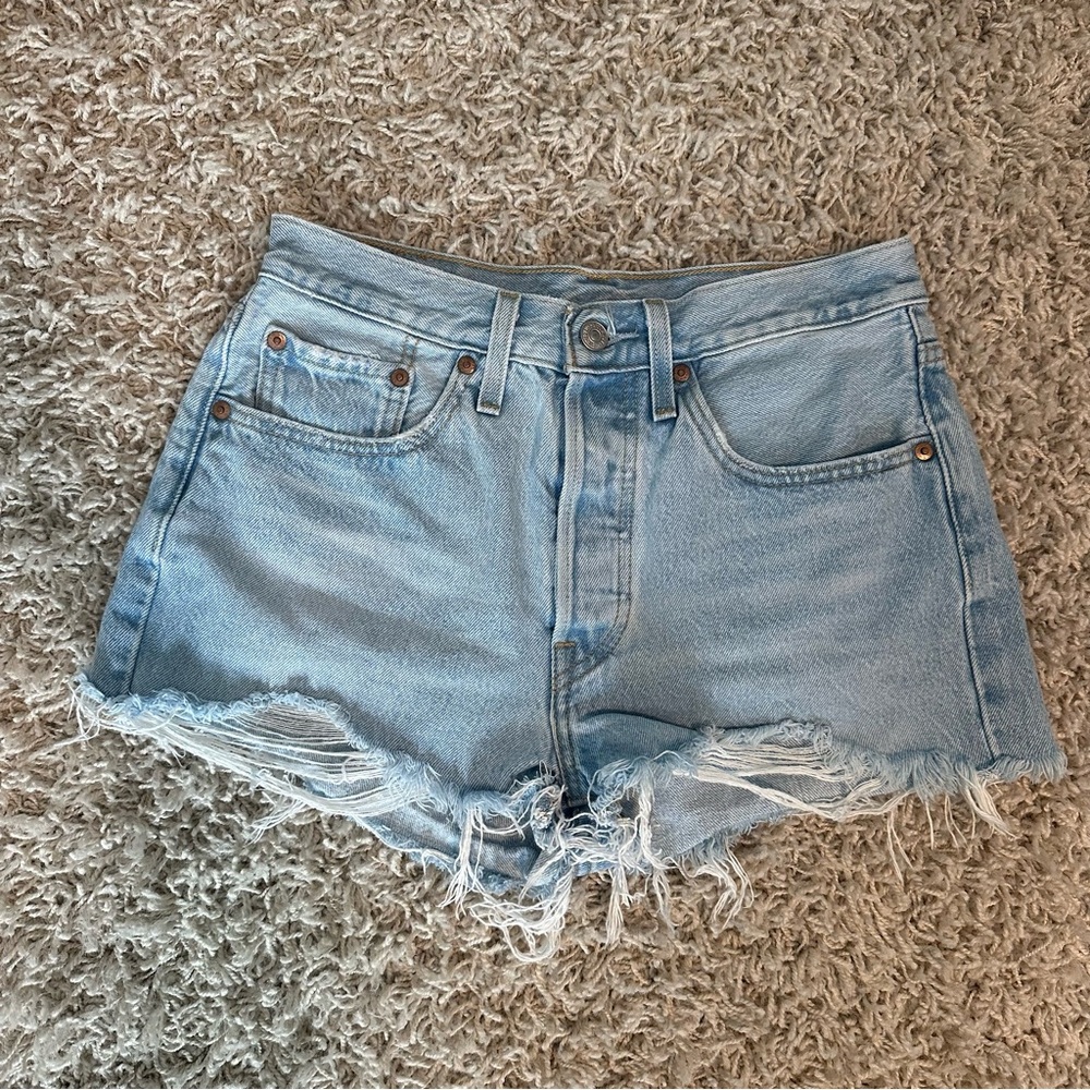 Light Wash Levi’s 501 Denim Shorts